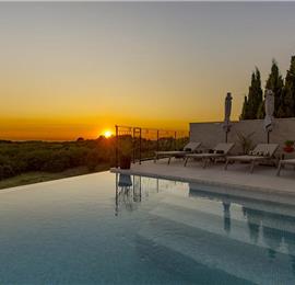 Luxury 4-Bedroom Villa with generous sized Infinity Pool near Buje, Istria. Sleeps 8